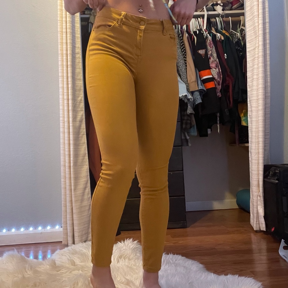 Yellow skinny jeans